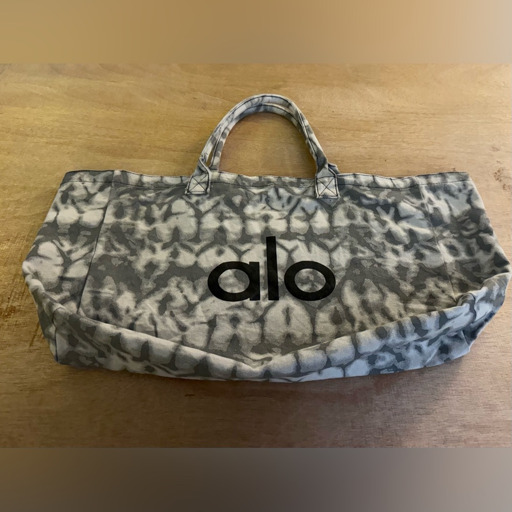 ALO Yoga Gray and Black Tote Bag